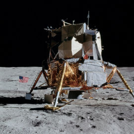 Scale of the Lunar Module, Apollo 14 in comparison to the Flag.
Source: https://www.history.nasa.gov/alsj/a14/images14.html#9234